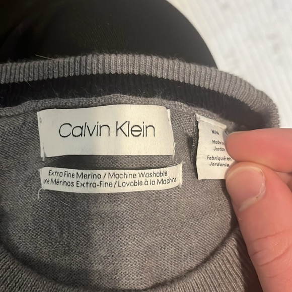 Calvin Klein Gray Men’s Crewneck Sweater - Extra Fine Merino Wool Size Medium - Picture 4 of 6